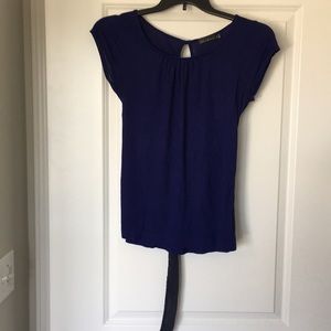 The Limited size med shirt